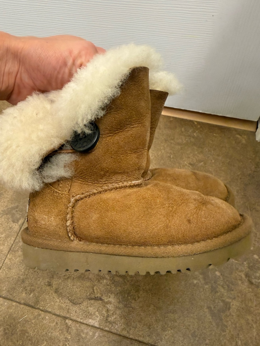 UGG Australia Toddler Bailey Button Chestnut Suede Sheepskin Boots Size 8C